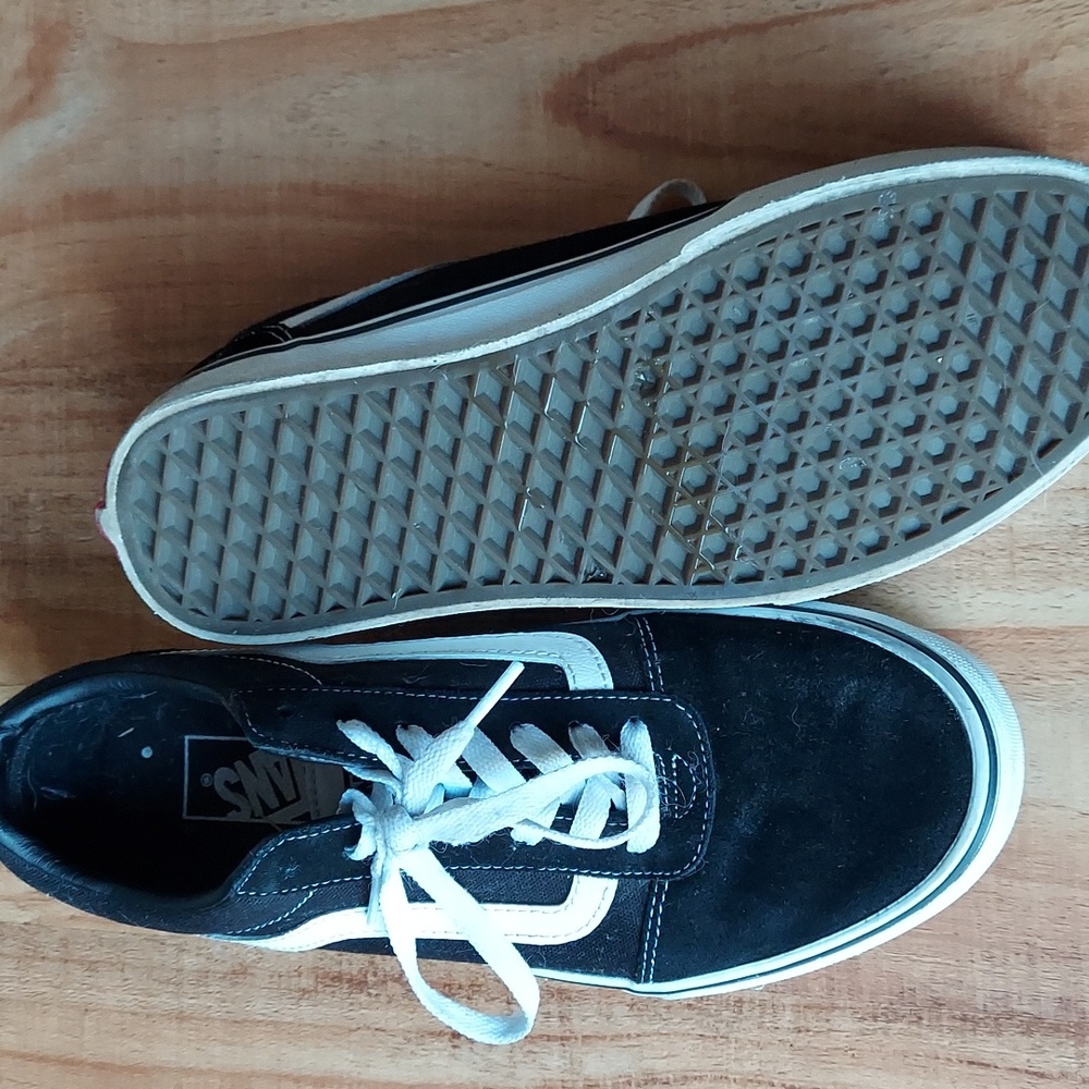 Vans - Picture 2 of 4